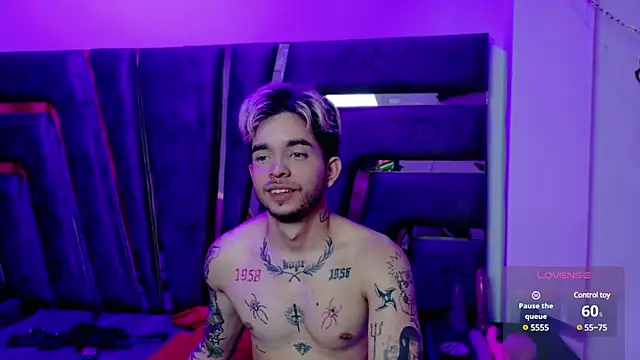 AliceandMax online show from March 2025 08:19:01 PM