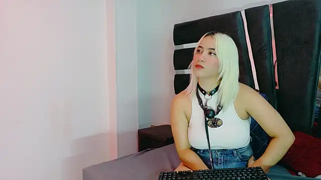 AliceandMax online show from March 2026 01:52:01 PM