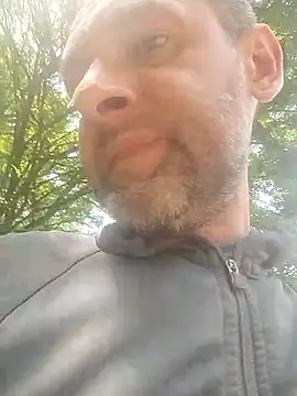Snapshot of Andrzej-M chatting on May 2026 11:37:01 AM Andrzej-M online show from May 2026 11:37:01 AM