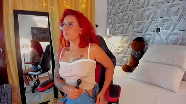 Sophiee Hill online show from October 2025 10:45:01 AM