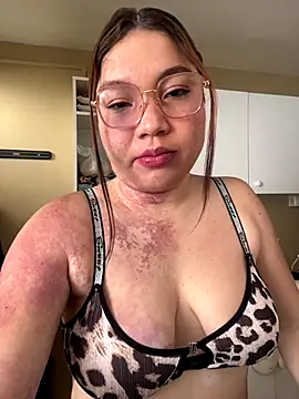 WhiteWomen online show from October 2025 03:23:02 PM