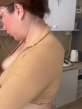 WhiteWomen online show from November 2025 05:26:01 PM