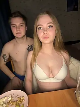 Family-Mm1 online show from December 2024 07:51:01 PM