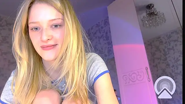 Snapshot of Evvie_Summn1 chatting on March 2025 06:21:02 PM Evvie Summn1 online show from March 2025 06:21:02 PM