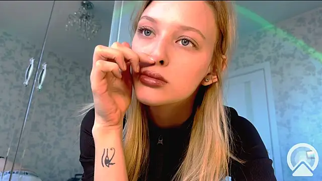 Snapshot of Evvie_Summn1 chatting on March 2025 03:20:01 AM Evvie Summn1 online show from March 2025 03:20:01 AM