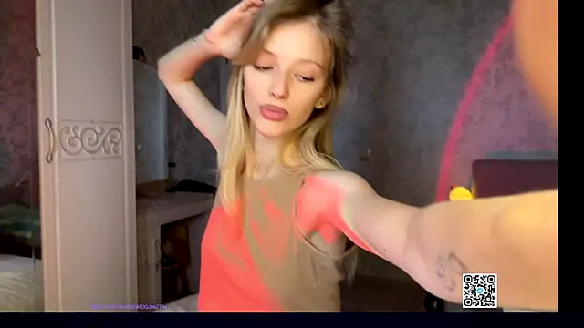 Snapshot of Evvie_Summn1 chatting on September 2025 05:57:02 AM Evvie Summn1 online show from September 2025 05:57:02 AM