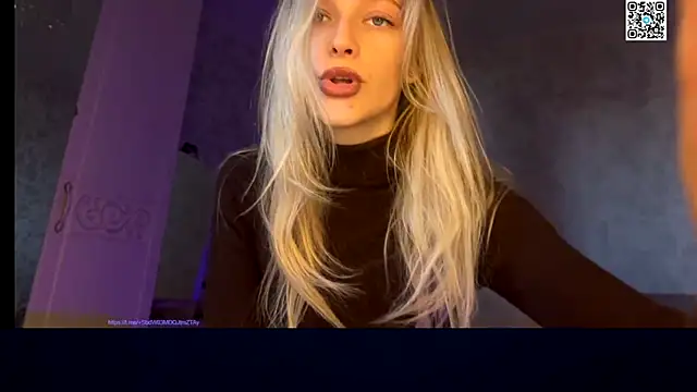 Snapshot of Evvie_Summn1 chatting on September 2025 04:28:01 AM Evvie Summn1 online show from September 2025 04:28:01 AM