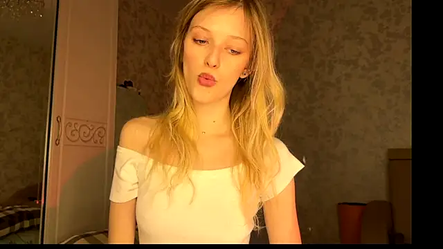 Snapshot of Evvie_Summn1 chatting on October 2025 03:11:02 PM Evvie Summn1 online show from October 2025 03:11:02 PM