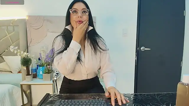Snapshot of Zuzana21 chatting on June 2026 01:25:02 PM Zuzana21 online show from June 2026 01:25:02 PM