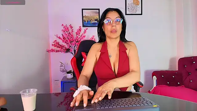 Snapshot of Zuzana21 chatting on June 2026 01:17:02 PM Zuzana21 online show from June 2026 01:17:02 PM