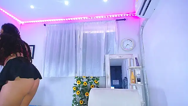 Snapshot of Isis_queen1 chatting on December 2024 06:24:02 PM Isis queen1 online show from December 2024 06:24:02 PM