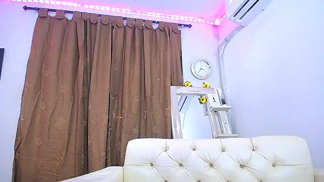 Snapshot of Isis_queen1 chatting on March 2025 10:10:02 PM Isis queen1 online show from March 2025 10:10:02 PM