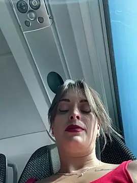 Snapshot of Yasmine47 chatting on September 2025 03:22:02 PM Yasmine47 online show from September 2025 03:22:02 PM