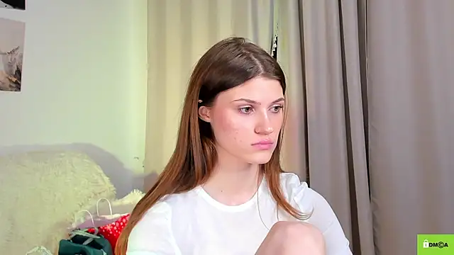 Snapshot of Hello_Vivienne chatting on December 2024 08:58:02 PM Hello Vivienne online show from December 2024 08:58:02 PM