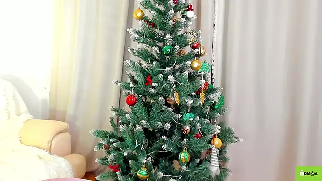 Snapshot of Hello_Vivienne chatting on December 2024 07:07:01 PM Hello Vivienne online show from December 2024 07:07:01 PM