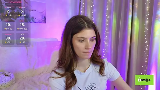 Snapshot of Hello_Vivienne chatting on January 2025 06:07:01 PM Hello Vivienne online show from January 2025 06:07:01 PM