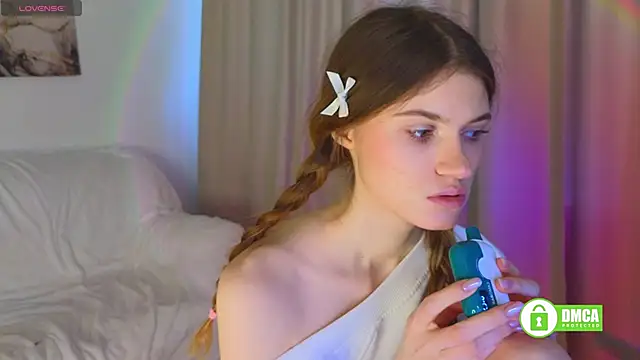 Snapshot of Hello_Vivienne chatting on March 2025 03:29:02 PM Hello Vivienne online show from March 2025 03:29:02 PM