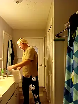 Snapshot of marc1812 chatting on December 2024 09:58:02 PM marc1812 online show from December 2024 09:58:02 PM