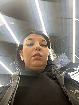 Tisha Busty online show from November 2025 12:22:01 PM