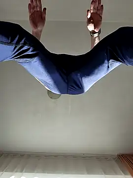 Gingerbeard40 online show from December 2025 08:01:01 AM