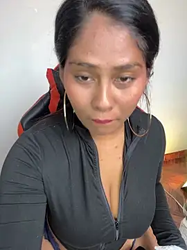 Snapshot of hurren_pasha chatting on May 2026 12:33:02 PM hurren pasha online show from May 2026 12:33:02 PM