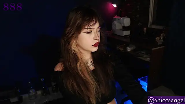 Snapshot of thecoven chatting on November 2025 11:16:01 PM thecoven online show from November 2025 11:16:01 PM