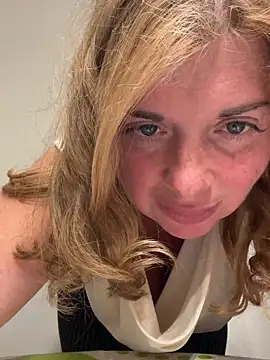 Snapshot of Lombada chatting on May 2026 08:28:02 PM Lombada online show from May 2026 08:28:02 PM