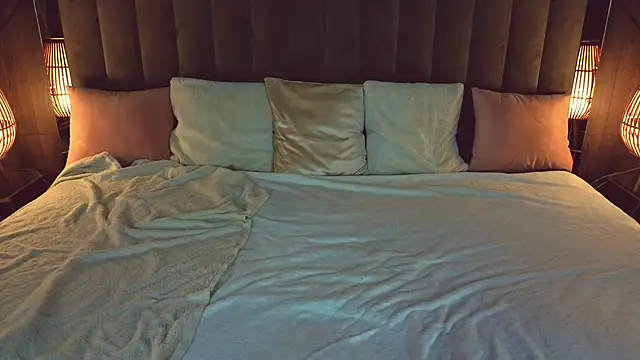 Snapshot of BettyDark chatting on November 2025 08:33:02 PM BettyDark online show from November 2025 08:33:02 PM