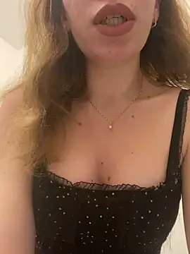 Snapshot of EvaRush chatting on December 2024 08:33:02 PM EvaRush online show from December 2024 08:33:02 PM