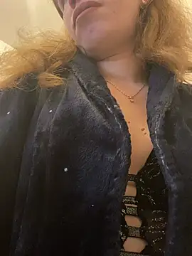 Snapshot of EvaRush chatting on December 2024 09:23:01 AM EvaRush online show from December 2024 09:23:01 AM