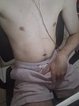 Snapshot of OliverWtdh chatting on February 2026 04:59:02 PM OliverWtdh online show from February 2026 04:59:02 PM