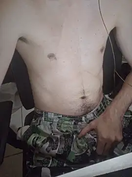 Snapshot of OliverWtdh chatting on March 2026 05:18:02 PM OliverWtdh online show from March 2026 05:18:02 PM