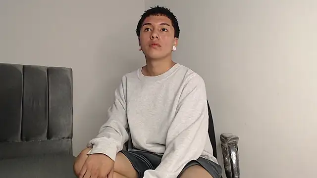 alex-lover online show from December 2025 01:22:02 AM