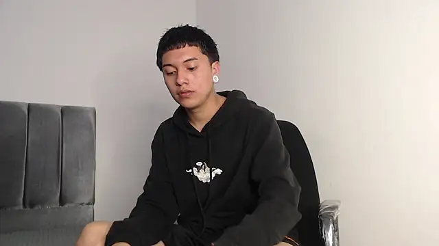 alex-lover online show from December 2025 12:17:01 AM