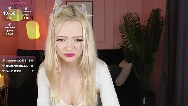 Snapshot of EmilyAir chatting on December 2024 04:43:02 PM EmilyAir online show from December 2024 04:43:02 PM