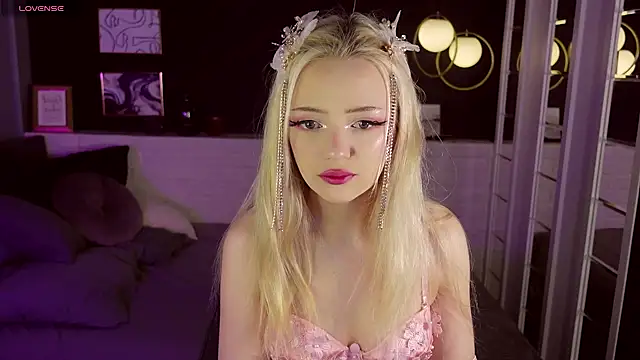 Snapshot of EmilyAir chatting on December 2024 09:08:02 PM EmilyAir online show from December 2024 09:08:02 PM