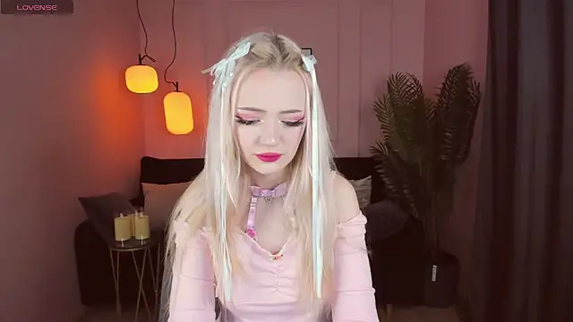 Snapshot of EmilyAir chatting on January 2025 09:41:02 PM EmilyAir online show from January 2025 09:41:02 PM