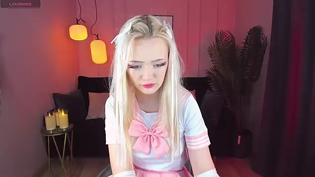 Snapshot of EmilyAir chatting on January 2025 06:30:02 AM EmilyAir online show from January 2025 06:30:02 AM