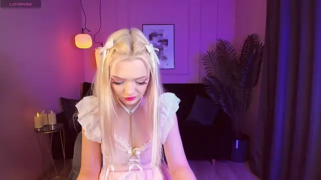 Snapshot of EmilyAir chatting on January 2025 11:11:01 PM EmilyAir online show from January 2025 11:11:01 PM