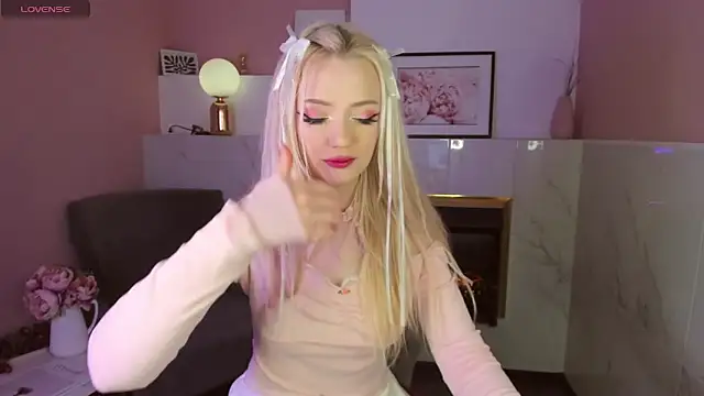 Snapshot of EmilyAir chatting on February 2025 01:11:01 AM EmilyAir online show from February 2025 01:11:01 AM