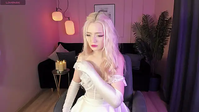 Snapshot of EmilyAir chatting on March 2025 03:21:02 AM EmilyAir online show from March 2025 03:21:02 AM