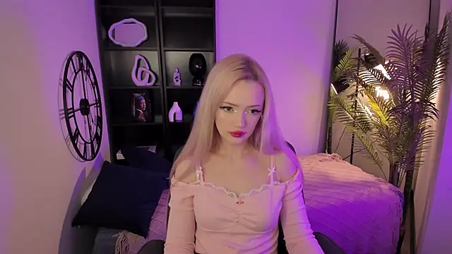 Snapshot of EmilyAir chatting on September 2025 07:51:02 PM EmilyAir online show from September 2025 07:51:02 PM