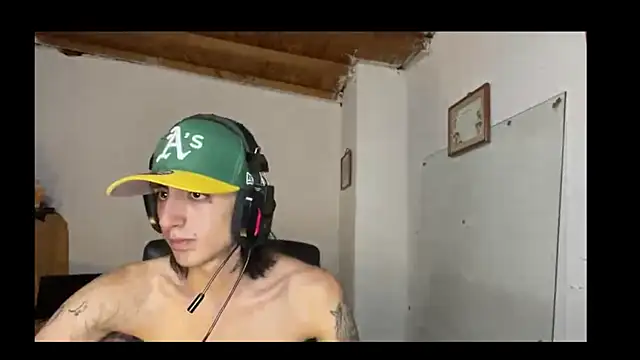 Snapshot of Matthew_Dixonn chatting on February 2025 12:19:01 AM Matthew Dixonn online show from February 2025 12:19:01 AM