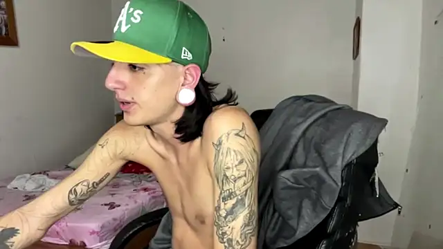 Snapshot of Matthew_Dixonn chatting on February 2025 03:00:02 AM Matthew Dixonn online show from February 2025 03:00:02 AM