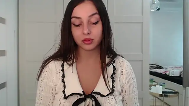 courtneyPerfect online show from October 2025 01:54:01 PM