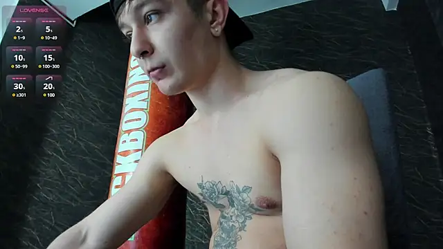 leonardsmith01 online show from December 2024 09:18:02 PM