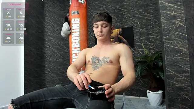 leonardsmith01 online show from January 2025 08:11:01 PM