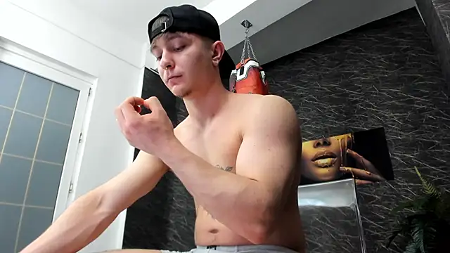 leonardsmith01 online show from February 2025 11:45:01 PM