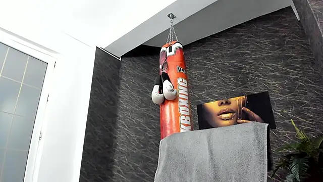 leonardsmith01 online show from February 2025 11:30:02 PM