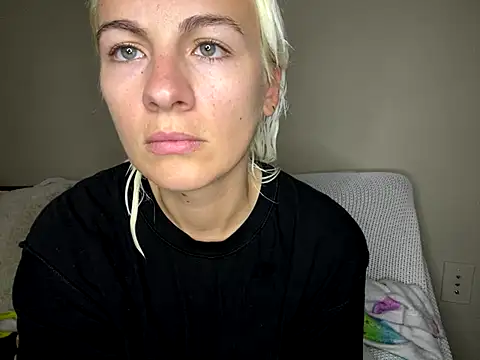 girlfriendmissy online show from October 2025 09:01:01 PM